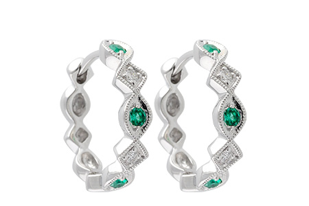 C232-55702: EARRINGS .13 EMERALD .18 TGW