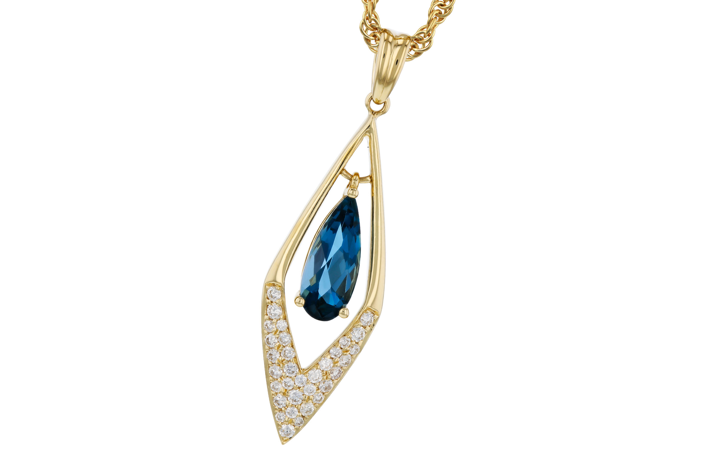 G321-65665: NECK .85 LONDON BLUE TOPAZ 1.02 TGW (10x4MM LBT)